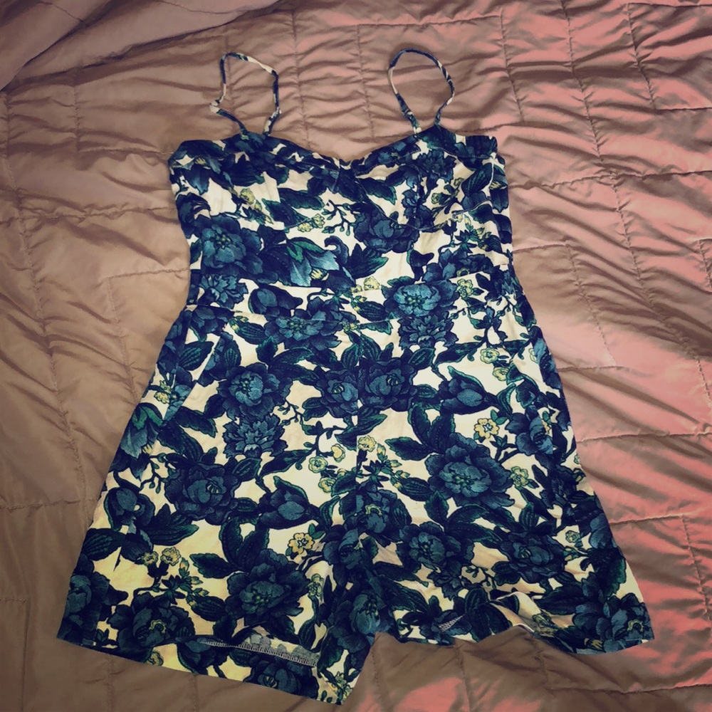 Loft Petites floral printed romper 00P